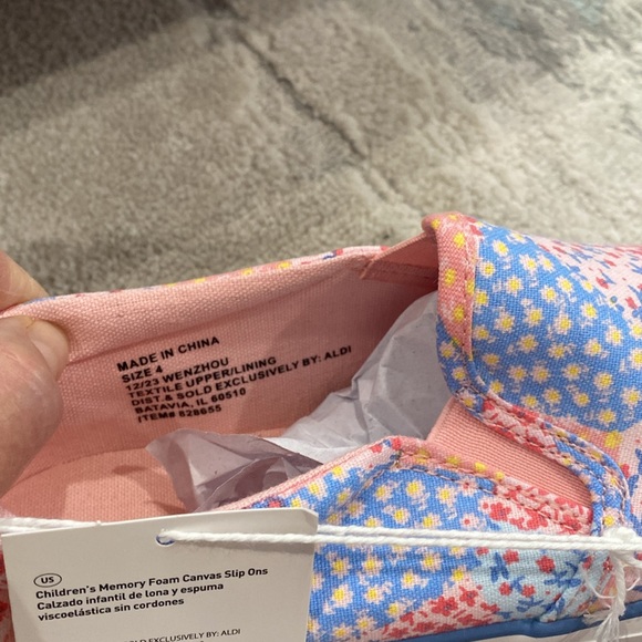 NIB L & D CHILDREN’S MEMORY FOAM CANVAS SLIP ONS FLORAL PRINT. - Picture 4 of 6